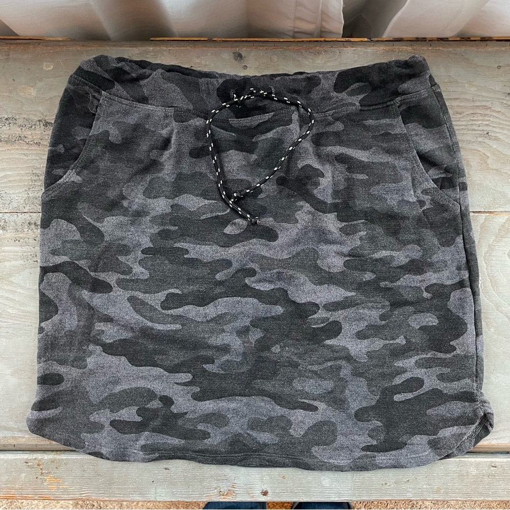 Sundry Saturday Camo skirt | size 2 medium